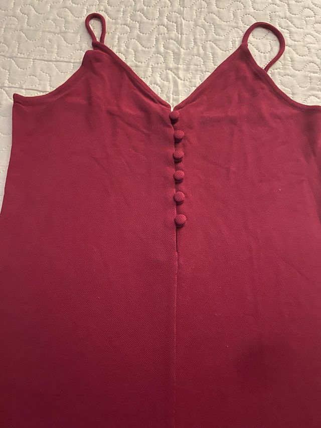 Vestido burdeos de tirantes