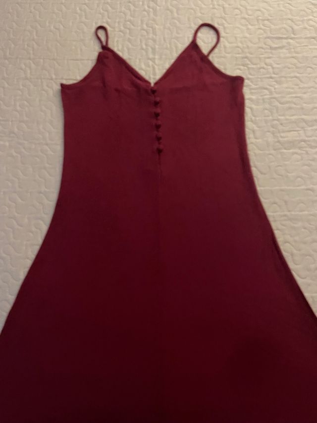 Vestido burdeos de tirantes