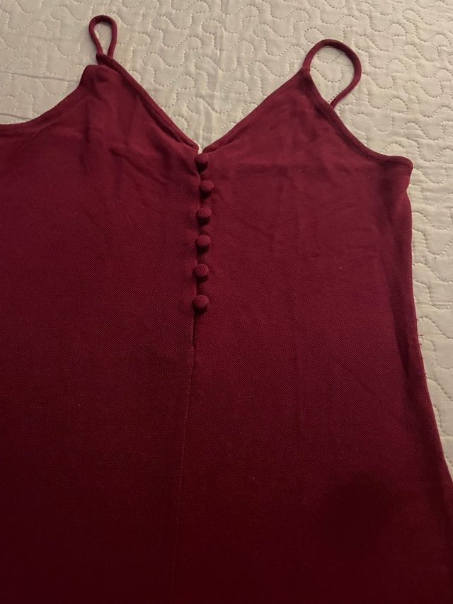 Vestido burdeos de tirantes