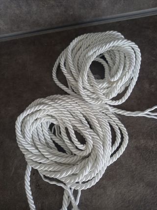 2 corde bianche