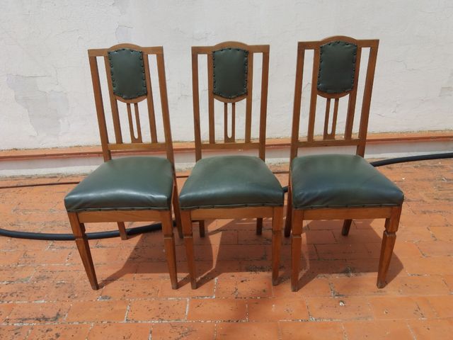 3 sillas de madera