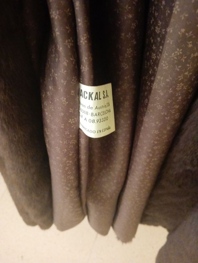 abrigo de piel está en muy buen estado