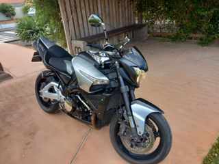 Suzuki B-King 1340cc, 27.000Km siempre en garaje