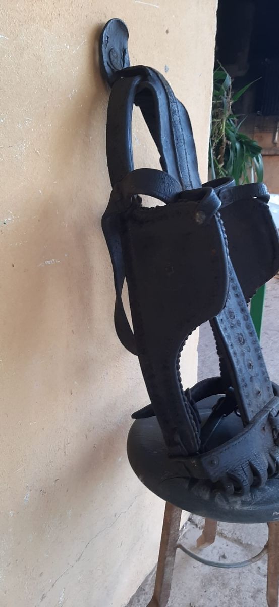 Vendo cabezada de mulo antigua para decorar 