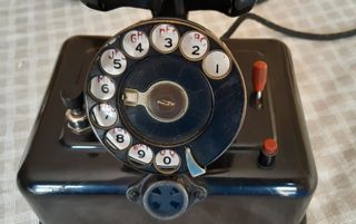 Teléfono antiguo