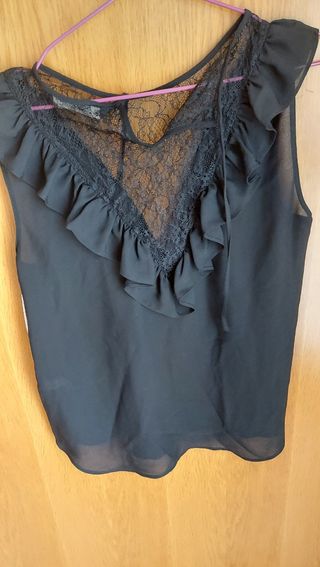 Blusa Zara con encaje y volante 