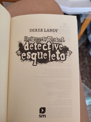 Skulduggery Pleasant, detective esqueleto