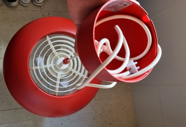 Lámpara NYMÅNE roja Ikea