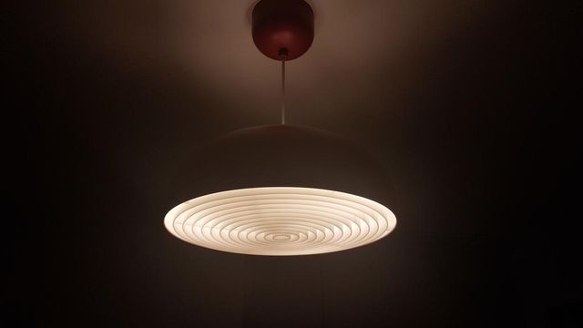 Lámpara NYMÅNE roja Ikea