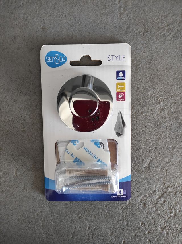 Percha de baño gris plata brillante sensea