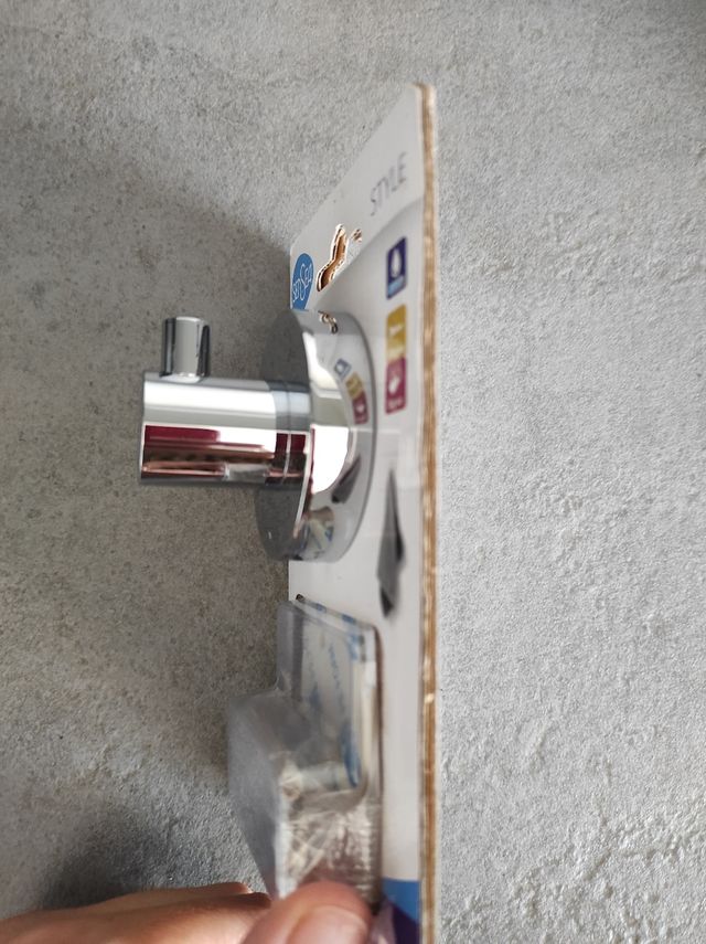 Percha de baño gris plata brillante sensea