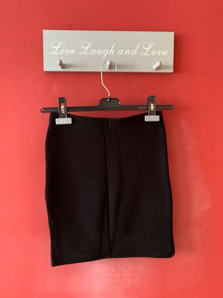 Falda de tubo negra de Bershka