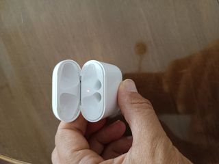Cargador airpods negociable