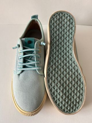 Bamba, talla 37. Disponible talla 39.