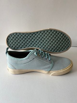 Bamba, talla 37. Disponible talla 39.