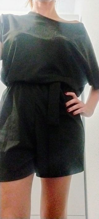 Mono unicolor de manga murciélago con cinturón