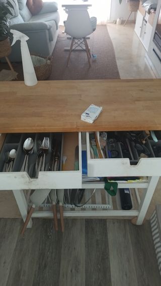 Carro mueble con ruedas.