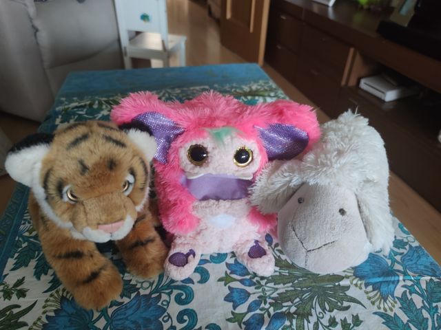 Molti giocattoli di peluche