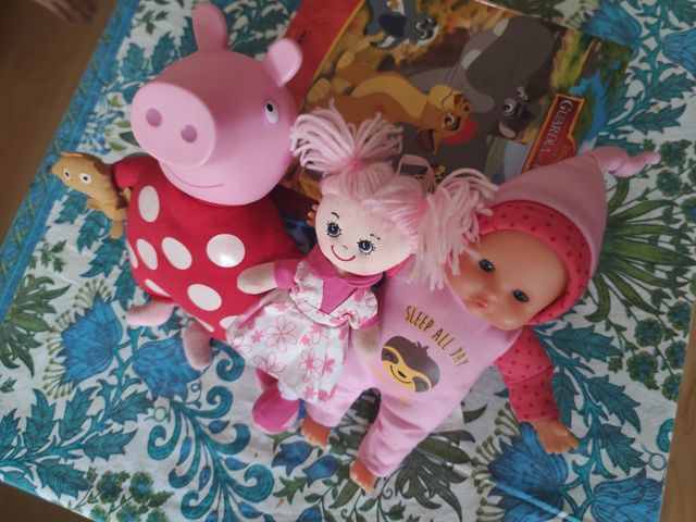 Molti giocattoli di peluche