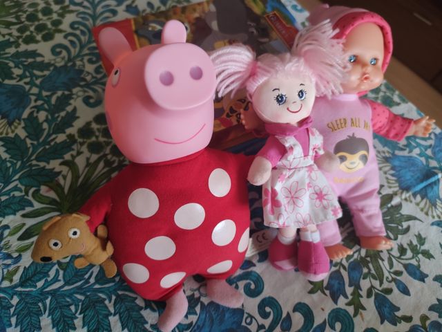 Molti giocattoli di peluche