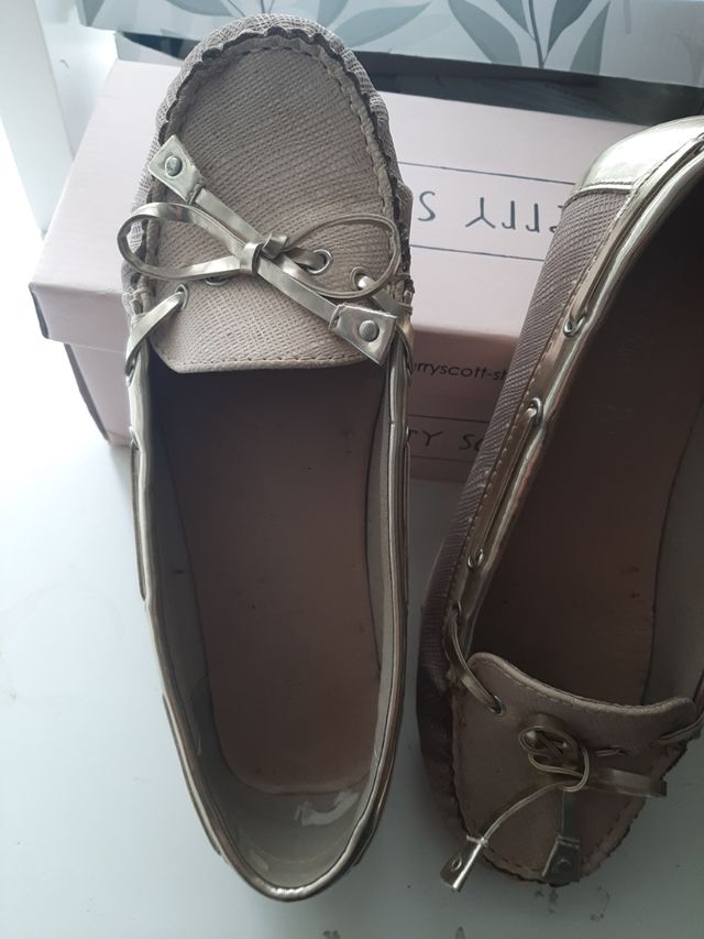 Mocasines beig y dorado t 38