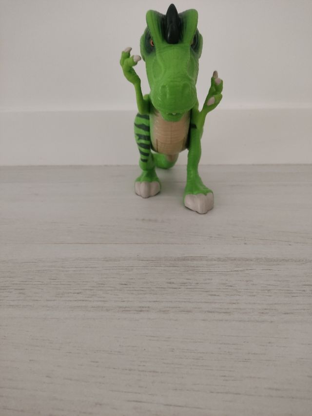 dinosaurios con luz en ojos y sonido