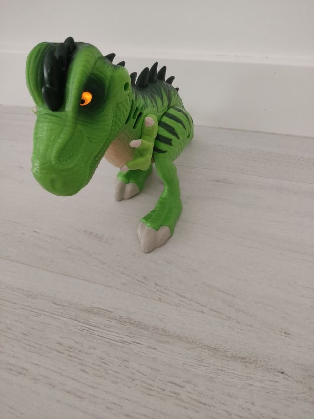 dinosaurios con luz en ojos y sonido