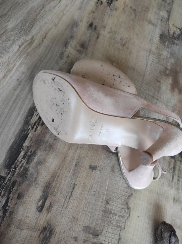 Tacones de salón ante