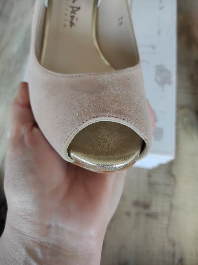 Tacones de salón ante