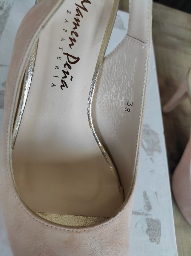 Tacones de salón ante