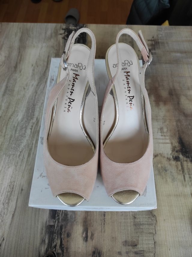 Tacones de salón ante