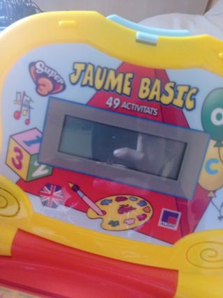 Ordenador para aprender el abecedario en catalan