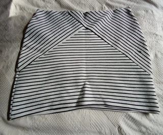Falda de tubo blanca y negra (Talla XL)