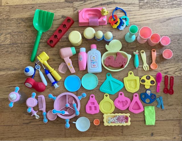 Surtido juguetes variados de nenuco y otros.