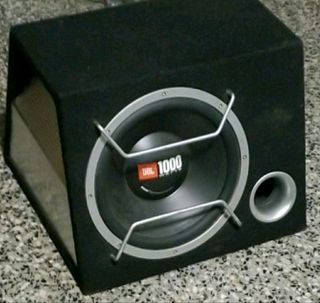 Subwoofer JBL con cajón 12 pulgadas