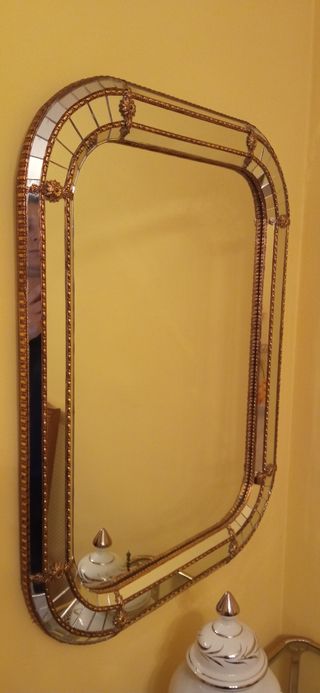 Tavolo e specchio classici