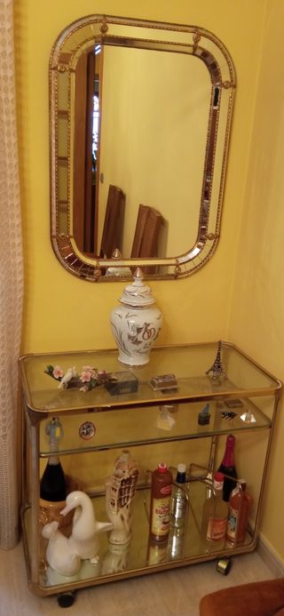 Tavolo e specchio classici