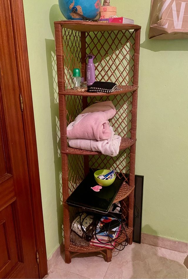 Estantería esquinera 