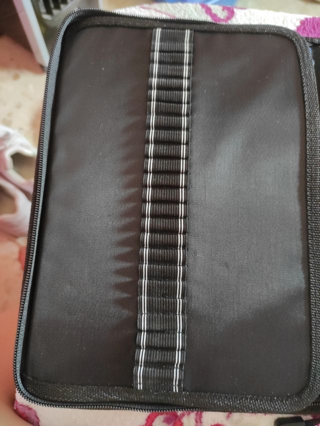 Maletín de pinturas.