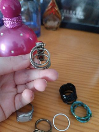 Anillos de abalorios y bisutería