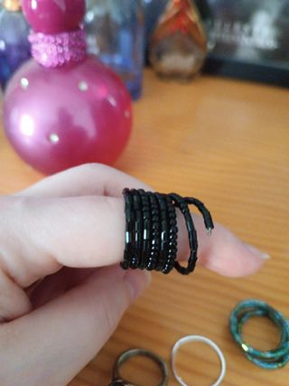 Anillos de abalorios y bisutería