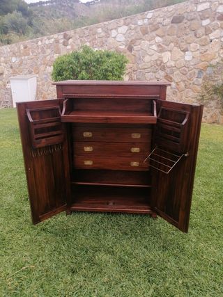 Mobili da spogliatoio antichi e unici