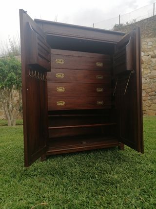 Mobili da spogliatoio antichi e unici