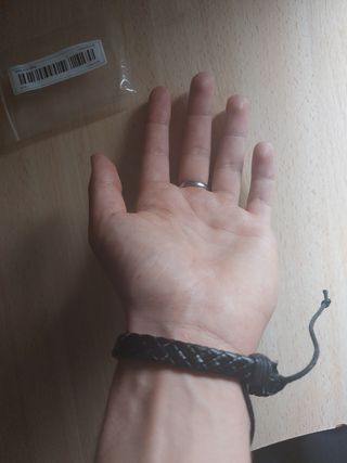 Pulsera de cuero negro (ajustable)