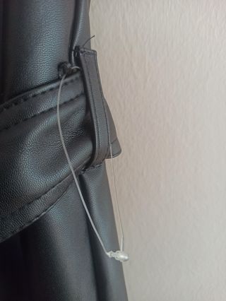 Vestido efecto cuero de H&M