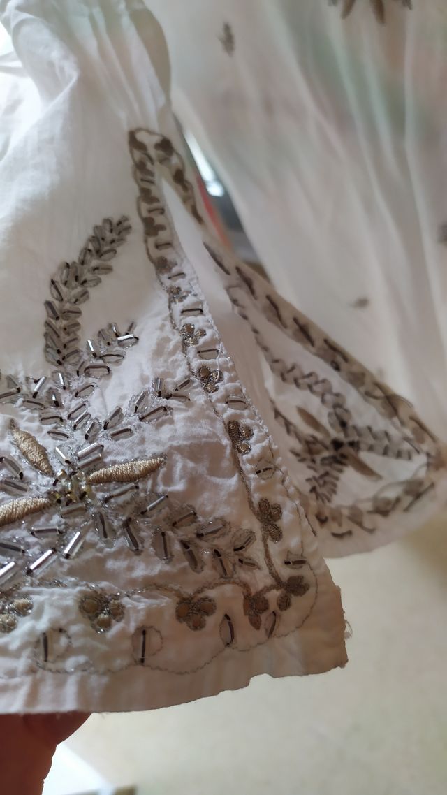 Casaca vestido.Si nota muy bien