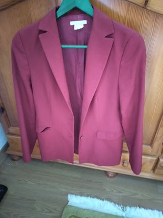 Chaqueta roja.