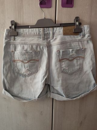 vaquero corto de Stradivarius