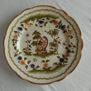 pareja de platos pintados a mano