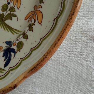 pareja de platos pintados a mano